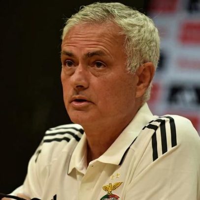 Mourinho comenta lesão de Lukebakio e aponta apenas o Livramento no mercado