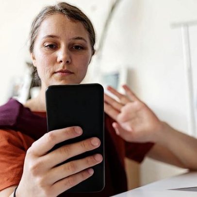 Eurodeputados defendem proteção para jovens online e idade mínima para redes