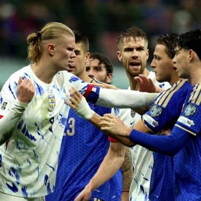 Defesa italiana toca em Haaland durante o jogo; incidente gera controvérsia