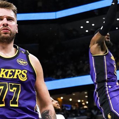 Doncic e LeBron brilham na vitória dos Lakers em noite de recordes
