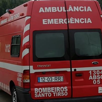 Ambulância dos Vermelhos despistou-se e tombou durante transporte de doente