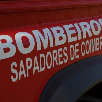 Colisão entre três veículos na A1 deixa dois feridos