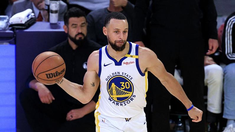 Curry iguala recorde de Michael Jordan em noite histórica na NBA Cup