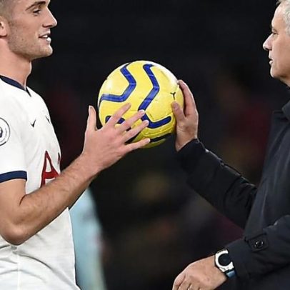 AZ revela substituto de Pavlidis; novo herói irlandês lançado por Mourinho