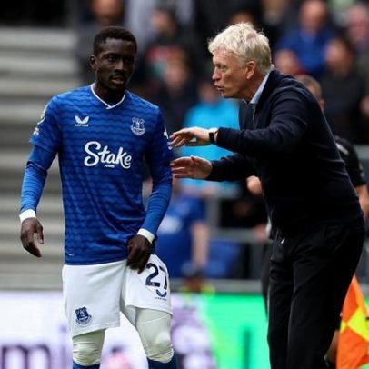 Moyes defende Gueye após agressão