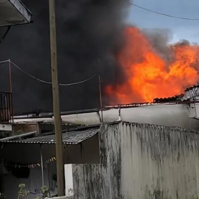Incêndio destrói oficina em Famalicão; chamas chegaram próxima da casa vizinha