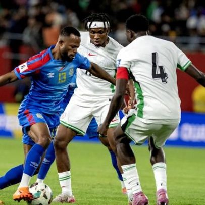 Mbemba decide nos penáltis e afasta a Nigéria da luta pelo Mundial