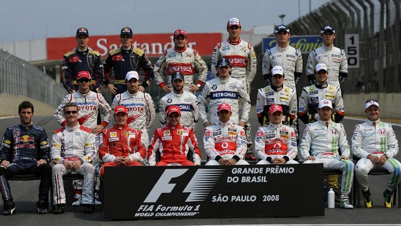 Lewis Hamilton, então na McLaren, venceu o título mundial de 2008. Massa, da Ferrari, ficou a apenas um ponto do britânico - Foto: IMAGO