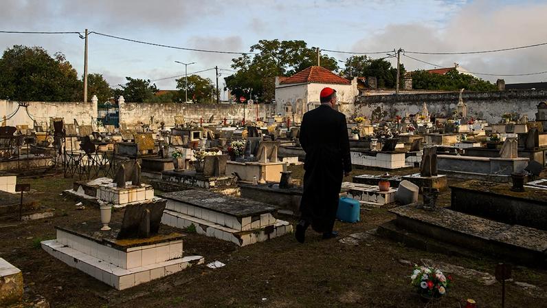 Profanação de várias sepulturas chocou Diocese de Setúbal