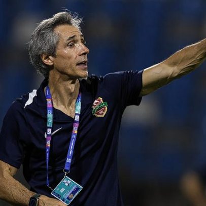 Shabab Al Ahli de Paulo Sousa vence e pressiona rivais no topo