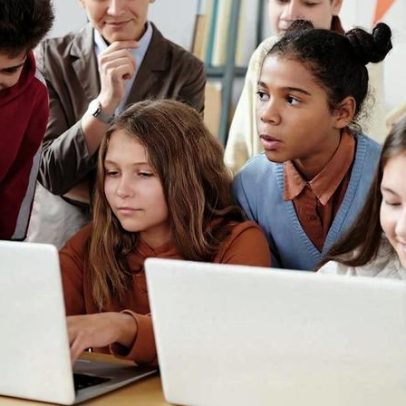 Ministro da Educação: escolas sem computadores não é por falta de recursos nem de resposta
