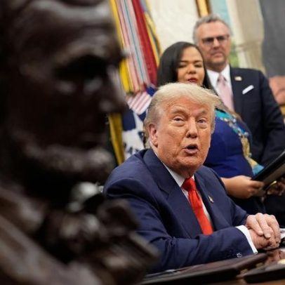 Trump acusa reavivar farsa de Epstein para distrair da paralisação do governo