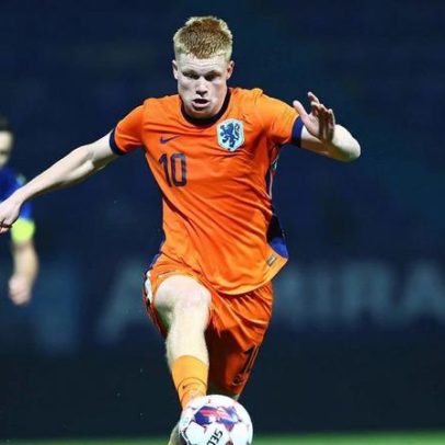 Clube inglês entra na corrida por prodígio comparado a Pedri e De Bruyne