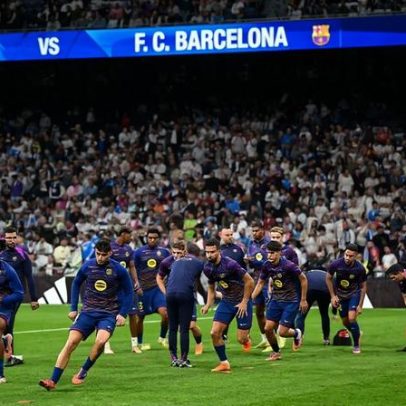 Barcelona recupera um jogador no meio-campo e perde outro