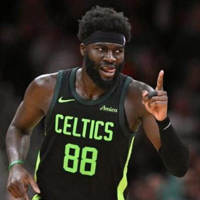Esperança por Neemias nos Celtics