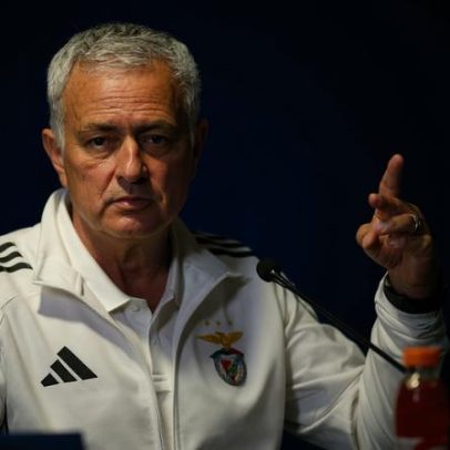 Mourinho comenta a final em Amesterdão e irritação com jornalistas