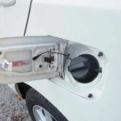 Ator brasileiro hospitalizado após ingerir gasolina durante manobra caseira