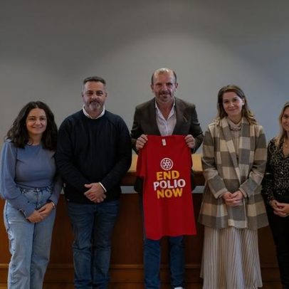 Rotary Club de Sines assinala Dia Mundial da Poliomielite com entrega de t-shirt