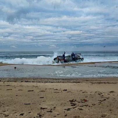 Embarcação de pesca Trojano encalha ao largo de Sines