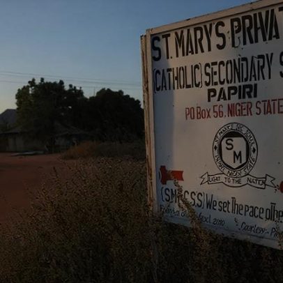 Cinquenta alunos de escola católica na Nigéria fogem aos sequestradores