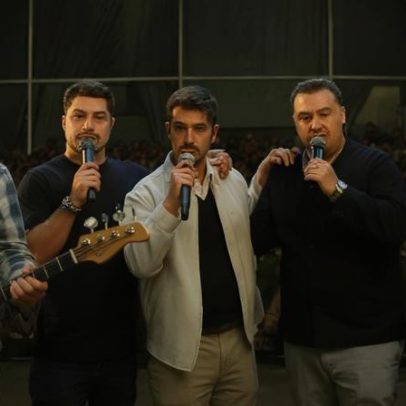 Cantor dos Vizinhos é informado do nascimento do filho durante concerto em Borba