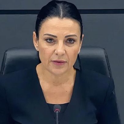Vice-primeira-ministra albanesa suspensa por acusação de corrupção