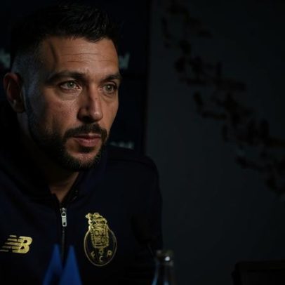 Farioli explica a chave do sucesso, o ambiente no Dragão e a mensagem aos sub-17