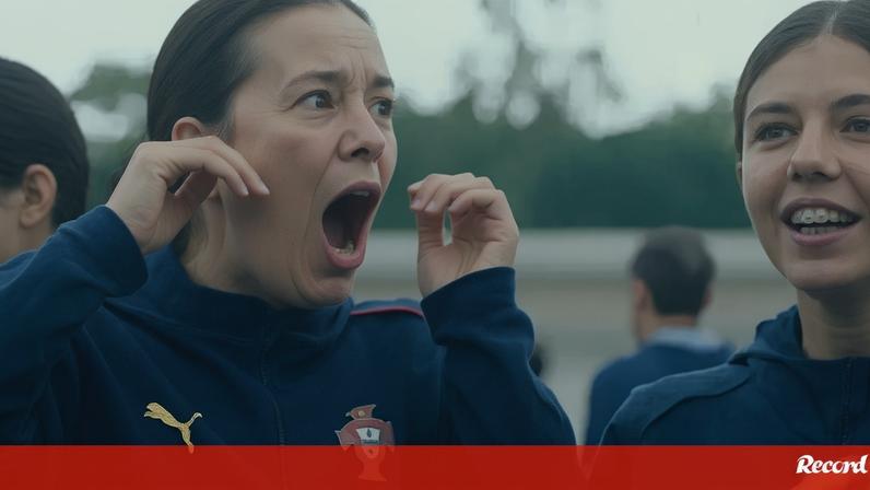 Sub-16 feminina conhece jogadores da equipa A; as reações dizem tudo
