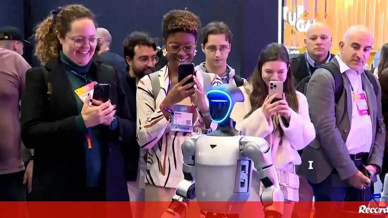 Robôs dançantes, dispositivos de segurança e IA marcam Web Summit em Lisboa