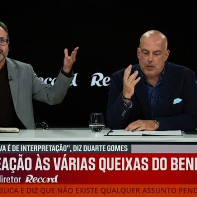 Vítor Pinto interroga Duarte Gomes sobre lance de videoárbitro