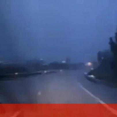 Relâmpagos iluminam a A1 no Porto