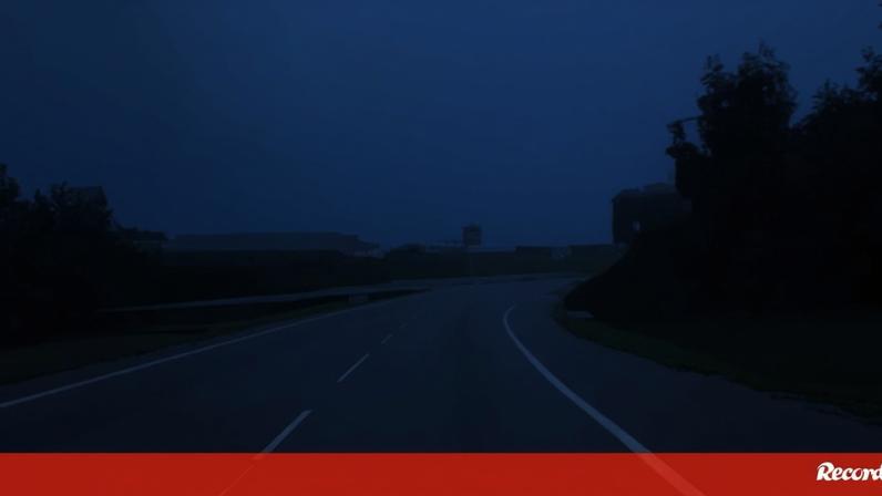 Relâmpagos iluminam a A1 no Porto