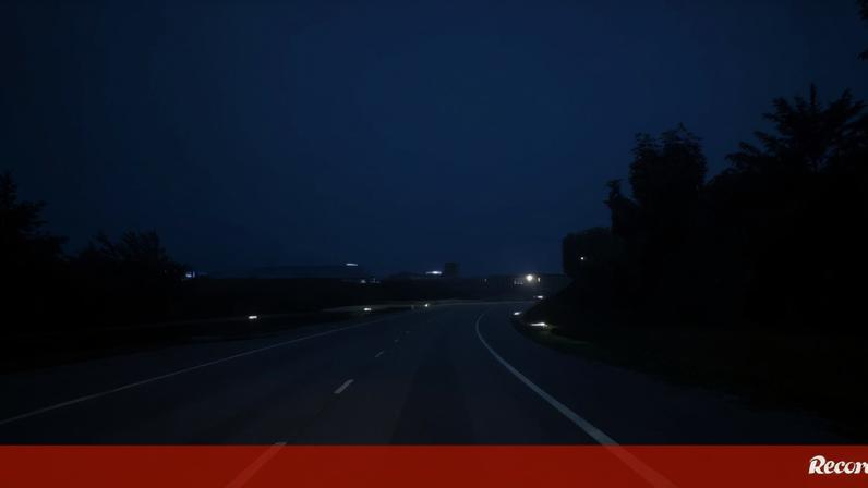 Relâmpagos iluminam A1 no Porto