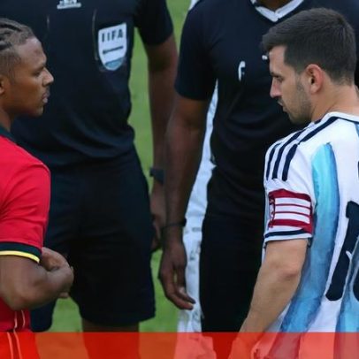 Fredy assegura camisola de Messi antes do início do jogo