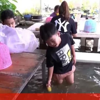 Restaurante na Tailândia inundado, contratempos viram sucesso