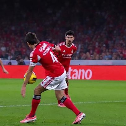 Duarte Gomes discute lance de António Silva no Benfica-Casa Pia