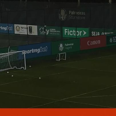 Abel Ferreira volta a imitar Ronaldinho e demonstra pontaria