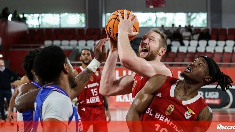Benfica vence FC Porto e mantém registo perfeito no basquetebol