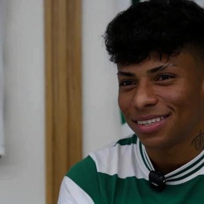 Alisson abre balneário do Sporting, entre vaidade e gosto musical