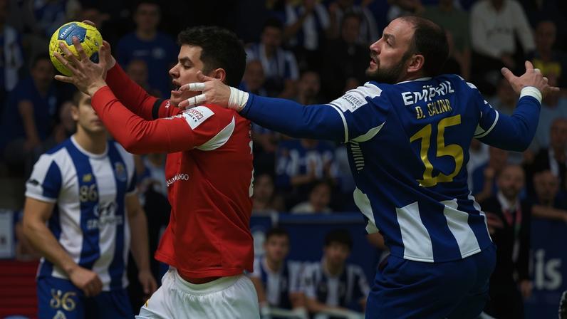 Porto e Benfica empatam e mantêm liderança partilhada no campeonato