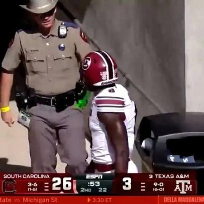Encontrão leva ao afastamento de polícia nos EUA; LeBron James reage