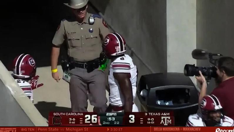 Afastamento de polícia nos EUA após encontrão; LeBron James reagiu