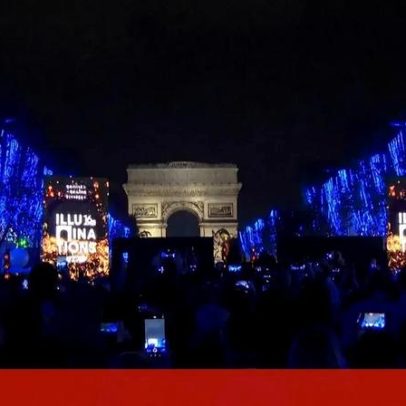 Luzes de Natal já iluminam os Campos Elísios em Paris