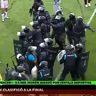 Jogo na Argentina termina com violência entre fãs e intervenção policial