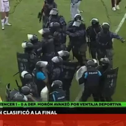 Jogo na Argentina termina com violência entre torcedores e intervenção policial