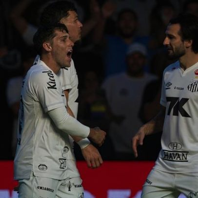 Rollheiser marca golo que pode salvar o Santos