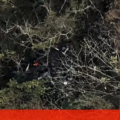 Avião com três pessoas a bordo cai no Japão; imagens aéreas mostram chamas