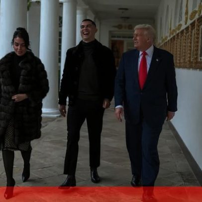 Trump entrega a Cristiano Ronaldo a chave da Casa Branca, símbolo de protocolo