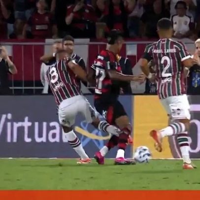 Lance polémico no Fluminense-Flamengo nem foi ao VAR