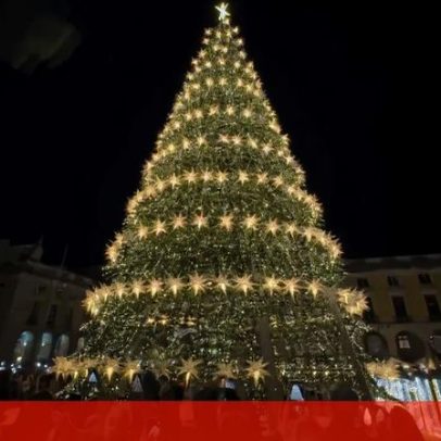 Pinheiro de Natal já brilha na Praça do Comércio, Lisboa